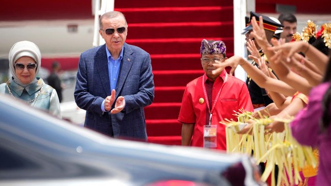 Presiden Turki Recep Tayyip Erdogan telah tiba di Bali, untuk menghadiri puncak KTT G20 di Nusa Dua, Kabupaten Badung, Bali, pada Senin (14/11).