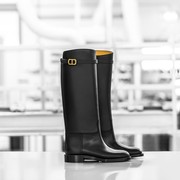 Simak Proses Pembuatan Sepatu Boots Dior Seharga Rp25 Jutaan! Kreasi Mewah Terinspirasi Olahraga Berkuda