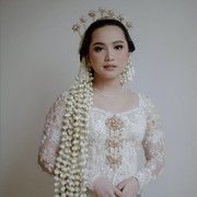 Resmi Menikah, Rachel Amanda Pakai Busana Pengantin Jawa Serba Putih dengan Makeup Natural
