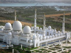 Fakta Seputar Sheikh Zayed Grand Mosque yang Replikanya dibangun di Solo