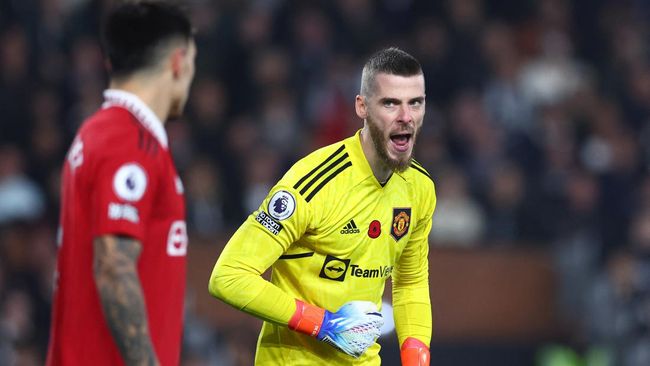 Legenda Manchester United Roy Keane menyebut David De Gea main seperti 'orang mabuk' saat MU mengalahkan Everton 3-1 di Piala FA 2022/2023.