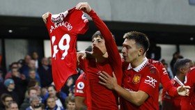 Garnacho Selebrasi Angkat Jersey, Tiru Ronaldo atau Messi?
