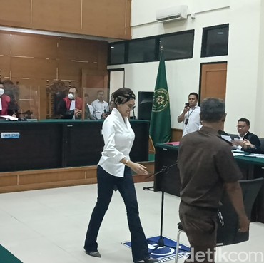 Dengar Dakwaan JPU di Sidang, Nikita Mirzani Tertawa: Lucu Aja