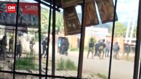 VIDEO: Tembakkan Peluruh Karet Polisi Bubarkan Massa Di Dogiyai Papua