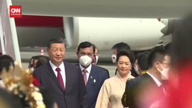 VIDEO: Momen Xi Jinping-Ibu Negara China Tiba di Bali Disambut Luhut