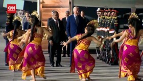 VIDEO: Biden Mendarat di Bali untuk KTT G20, Semringah Disambut Pendet