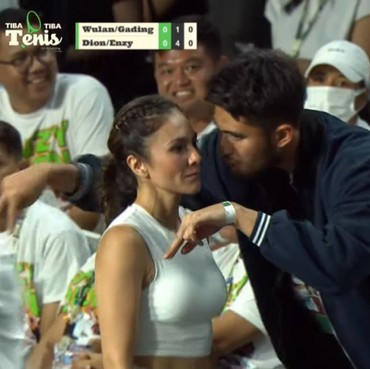 7 Potret Wulan Guritno Tanding Tenis Didukung Pacar hingga Calon Menantu
