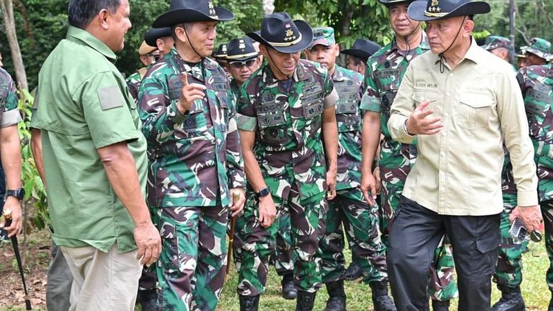 Wakil Ketua DPR RI Koprpolkam, Lodewijk F Paulus menghadiri Latihan Manuver Menembak Senjata Ranpur Terintegrasi