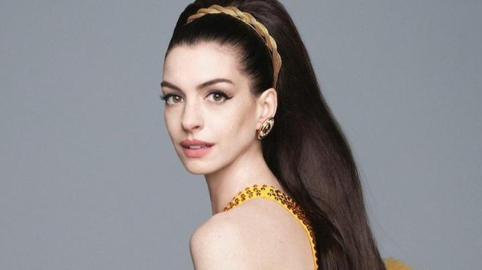 img-title Gaya Busana Anne Hathaway Lainnya
