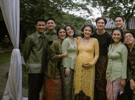 7 Potret Acara 7 Bulanan Canti Tachril Istri Adipati Dolken, Mengusung Adat Jawa Bun