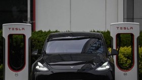Kronologi Tesla Maut Tewaskan 2 Orang di China