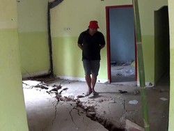 22 Rumah di Sulbar Retak gegara Tanah Bergerak, Warga Ramai-ramai Mengungsi