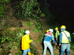 Akses Jalan Cianjur-Ciwidey Lumpuh gegara Longsor