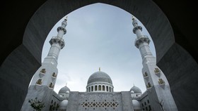 FOTO: Kemegahan Masjid Raya Sheikh Zayed Solo