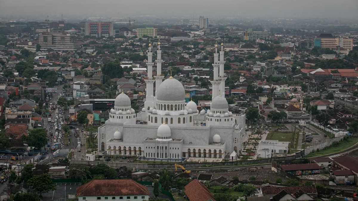 FOTO: Kemegahan Masjid Raya Sheikh Zayed Solo