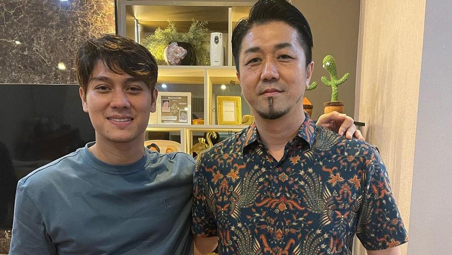 Momen Rizky Billar bertemu dengan pengusaha asal Jepang. Momen Rizky Billar bertemu dengan pengusaha asal Jepang.