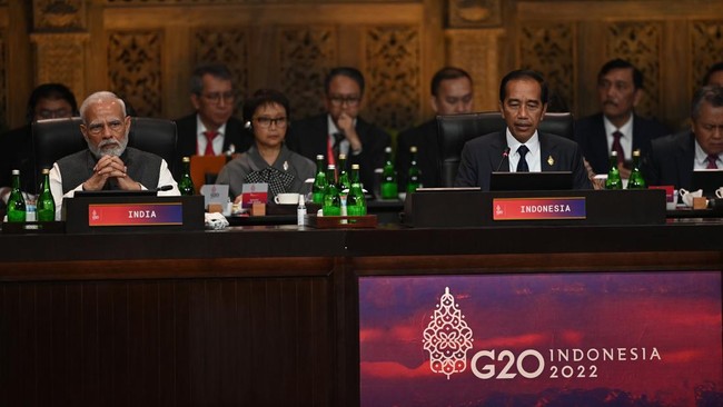 Presiden Joko Widodo menyadari KTT G20 saat ini sedang menjadi sorotan. Menurutnya, dunia memperhatikan KTT G20 ini akan berhasil atau menambah kegagalan.