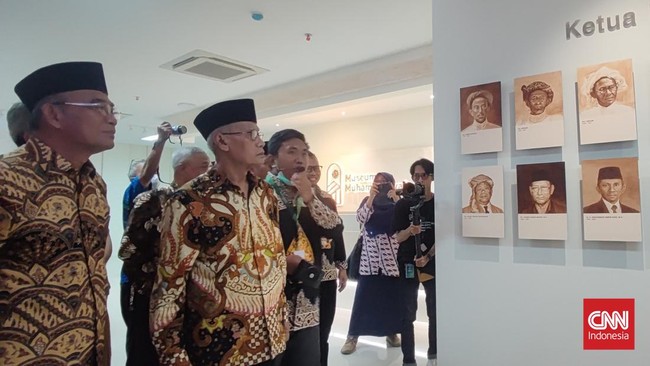 Menko PMK Muhadjir Effendy meresmikan Museum Muhammadiyah dan mengatakan itu hadiah dari Presiden Jokowi.