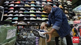 FOTO: Pudar Pesona Pasar Sepatu Taman Puring Tergilas Belanja Online