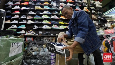 img-title FOTO: Pudar Pesona Pasar Sepatu Taman Puring Tergilas Belanja Online