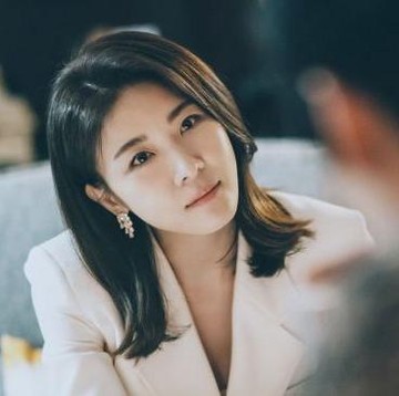 Rahasia Kecantikan Ha Ji Won di Usia 44 Tahun, Aktris yang Comeback Lewat Drama Curtain Call