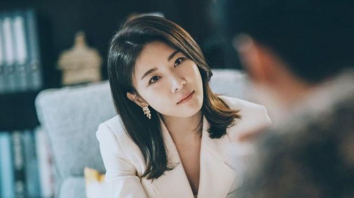 Rahasia Kecantikan Ha Ji Won di Usia 44 Tahun, Aktris yang Comeback Lewat Drama Curtain Call
