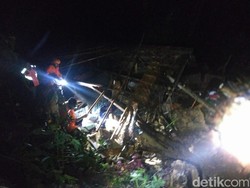 Pria di Bandung Tewas gegara Tembok Penahan Tanah Ambruk!