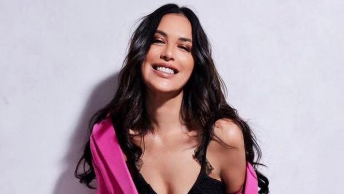 img-title Menolak Tua! Ini Rahasia Awet Muda Sophia Latjuba yang Masih Tetap Langsing dan Cantik di Usia 52 Tahun