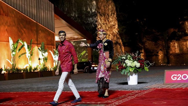 FOTO: Warna-warni Batik Para Kepala Negara Saat Makan Malam KTT G20