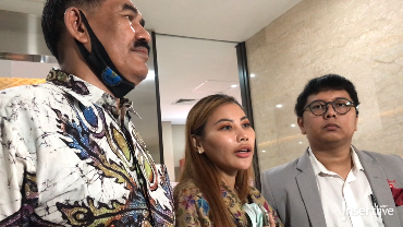 img-title Kevin Hillers Terbukti Lakukan Wanprestasi, Siska Khair Senyum Bahagia