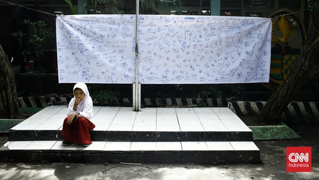 Dewan Masjid Indonesia (DMI) menyatakan bahwa Islam melarang penghancuran fasilitas pendidikan. Apalagi jika tidak disiapkan fasilitas penggantinya.