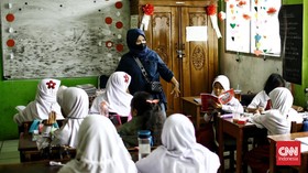 Rencana Dijadikan Masjid, Siswa SD 1 Pocin Depok Belajar Tanpa Guru