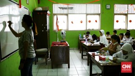 img-title Polemik SDN Pondok Cina 1 Depok, 4 Hari Murid Belajar Tanpa Guru
