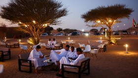 FOTO: Sore Hari di Kafe Padang Pasir Dubai