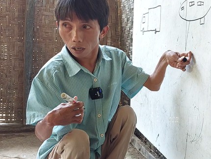 Bikin Terharu, Pemulung Disabilitas Ini Jadi Guru Anak Pedalaman