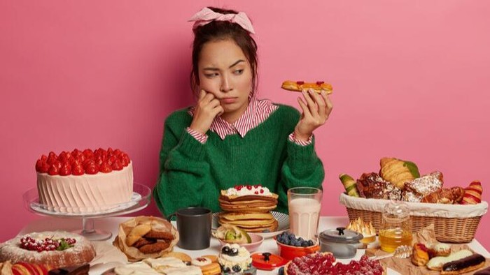 Hati-hati, 3 Tanda Ini Tunjukkan Kamu Memiliki Hubungan yang Buruk dengan Makanan