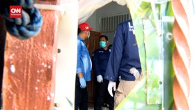 VIDEO: Puslabfor Polri Datangi Lagi Rumah Penemuan 5 Jasad Di Kalidere