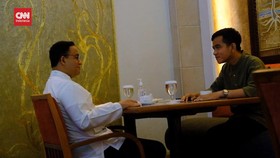 VIDEO: Sarapan Bareng Gibran, Anies Mengaku Tak Bicara Politik