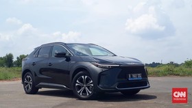 Luhut Pilih Toyota bZ4X dan Wuling Air EV Jadi Mobil Listrik Dinas