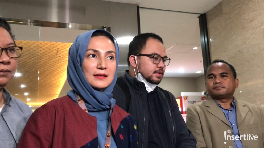 wanda hamidah Wanda Hamidah dan kuasa hukumnya