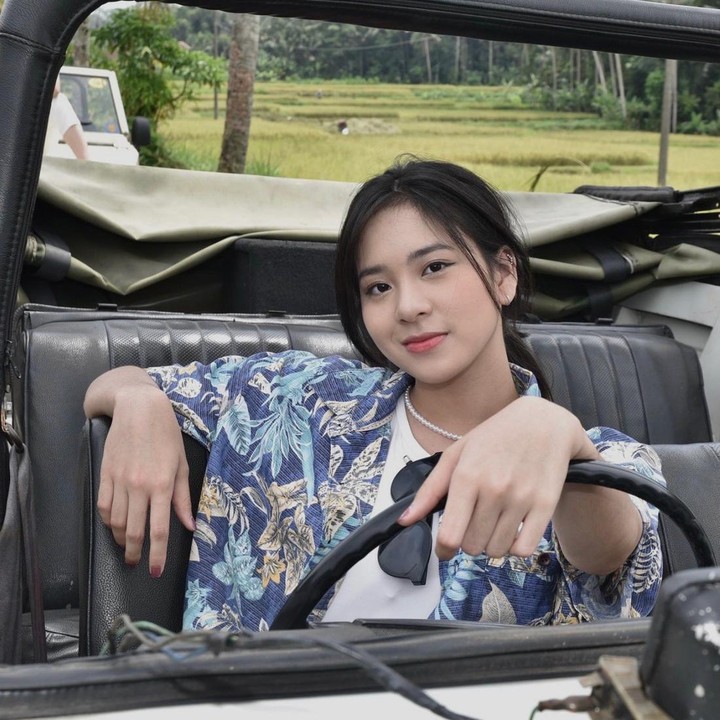 <p>Tak hanya berkarier di dunia tarik suara, Zee yang aslinya manja saat di rumah ini juga melebarkan sayap ke dunia akting. Belum lama ini, ia mengambil peran dalam film <em>Kalian Pasti Mati</em>. (Foto: Instagram @jkt48.zee)<br /><br /><br /></p>