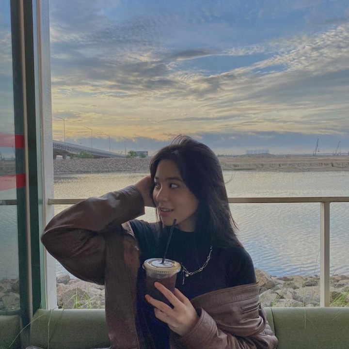 <p>Sebagai informasi, Zee terlahir kembar berbeda kelamin, Bunda. Sejak kecil, Zee dan kembarannya, Akhmad Athir Ar-Raafi, selalu mencuri perhatian netizen. (Foto: Instagram @jkt48.zee)<br /><br /><br /></p>