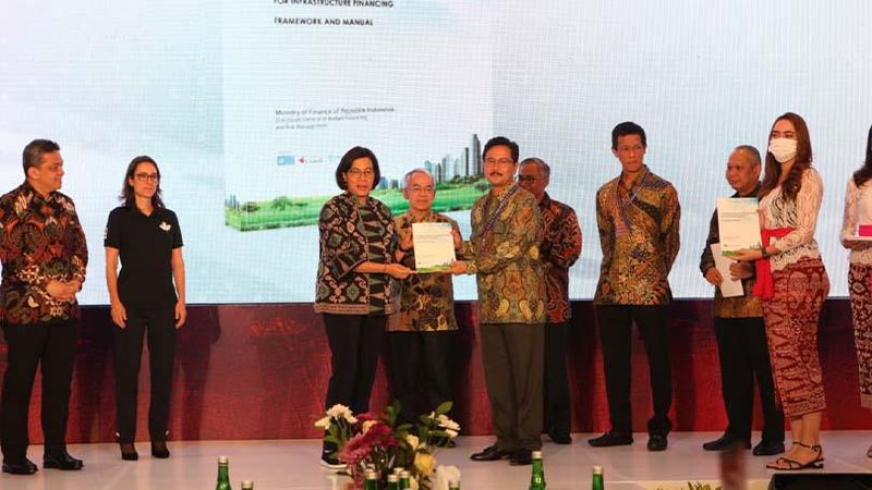PT Indonesia Infrastructure Finance (IIF) berperan sebagai tuan rumah pada peluncuran ESG Framework and Manual