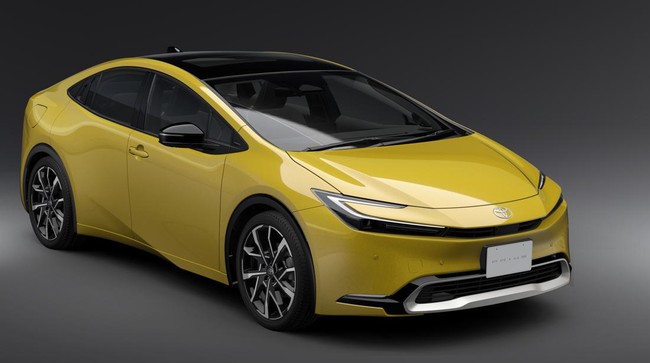 Toyota Prius Generasi ke-5 menawarkan dua versi yakni model Series Parallel Hybrid (HEV) dan model Plug-in Hybrid (PHEV).