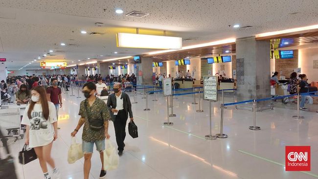 Erupsi Gunung Semeru Tak Ganggu Penerbangan di Bandara Bali Erupsi yang terjadi pada Gunung Semeru, di Jawa Timur, hingga saat ini tidak mengganggu penerbangan di Bandara Internasional I Gusti Ngurah Rai, Bali.