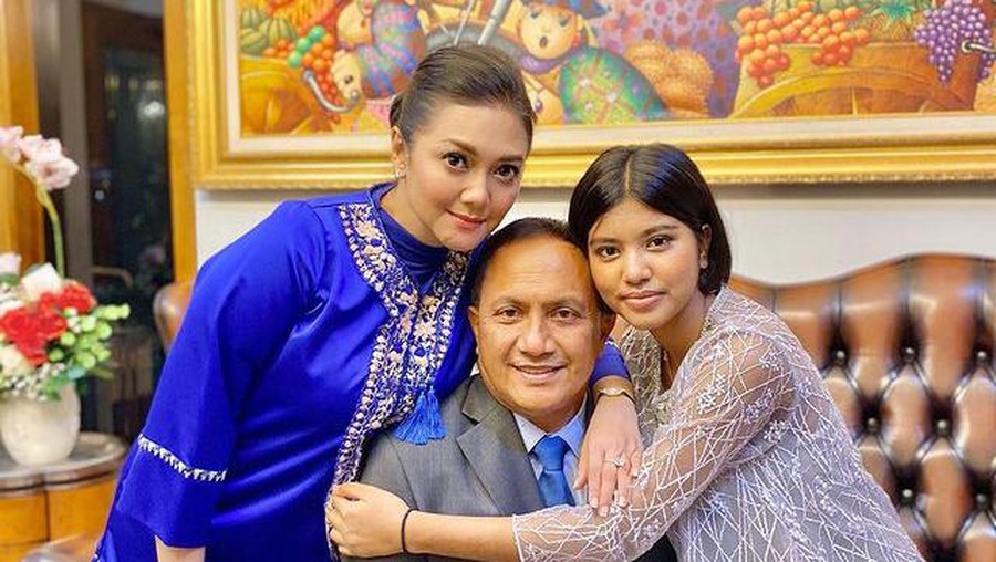 Bella Saphira dan Putri Sambung Bella Saphira dan Putri Sambung