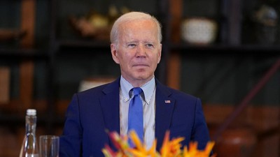 Joe Biden menyetujui serangan udara dilakukan ke Suriah usai adanya serangan diduga dari Iran terhadap fasilitas tentara AS di sana.