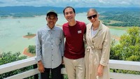 7 Potret Daniel Mananta Ajak Istri Bule Bertemu Ustaz Abdul Somad di Pekanbaru