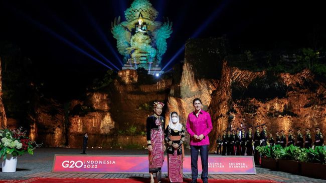 Jokowi Pakai 'Pawang Hujan' Sakti di Gala Dinner G20 Bali