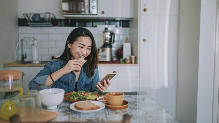 Ilustrasi diet atau sarapan dengan roti gandum